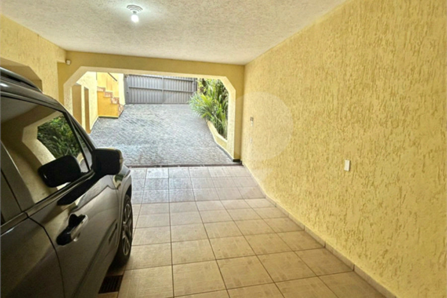 Sobrado à venda com 3 quartos, sendo 1 suíte, em Parada Inglesa, São Paulo, SP