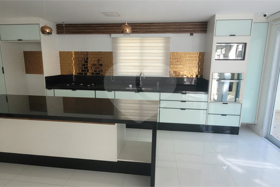 Sobrado à venda com 4 quartos, sendo 2 suítes, em Vila Irmãos Arnoni, São Paulo, SP