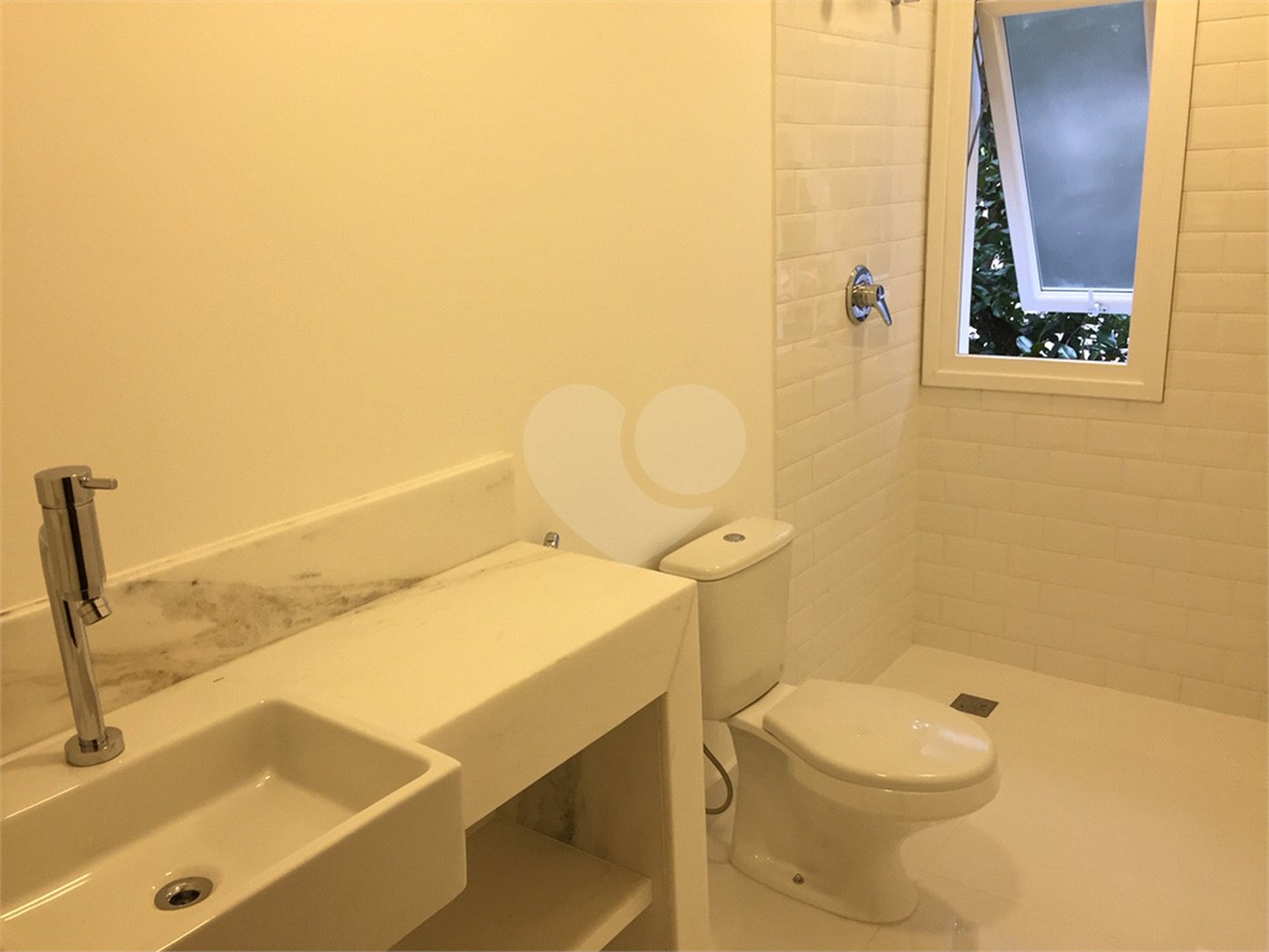Casa à venda com 4 quartos, sendo 2 suítes, no condomínio Residencial Morumbi, São Paulo - SP
