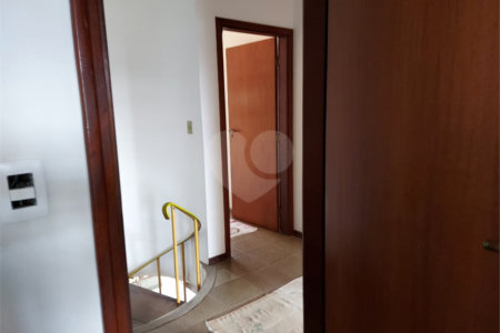 Sobrado à venda com 5 quartos, sendo 4 suítes, em Santa Rosa, Vinhedo, SP