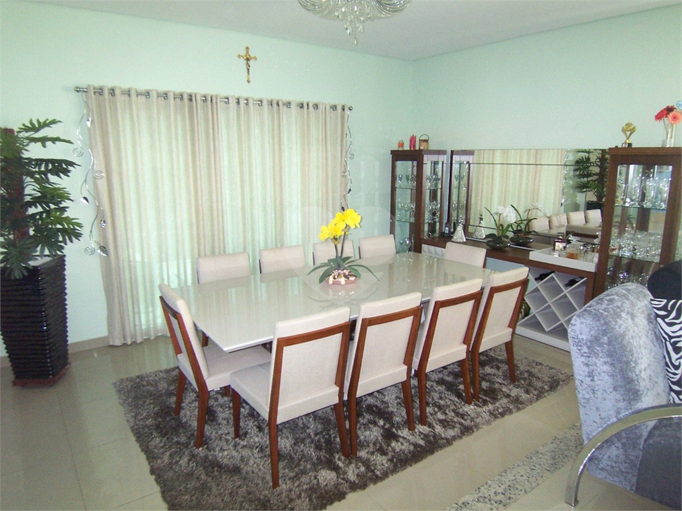 Casa à venda com 3 suítes no condomínio Residencial Recanto dos Paturis, Vinhedo - SP