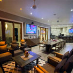 Casa à venda com 4 suítes no condomínio Halvétia Country Residencial, Indaiatuba - SP