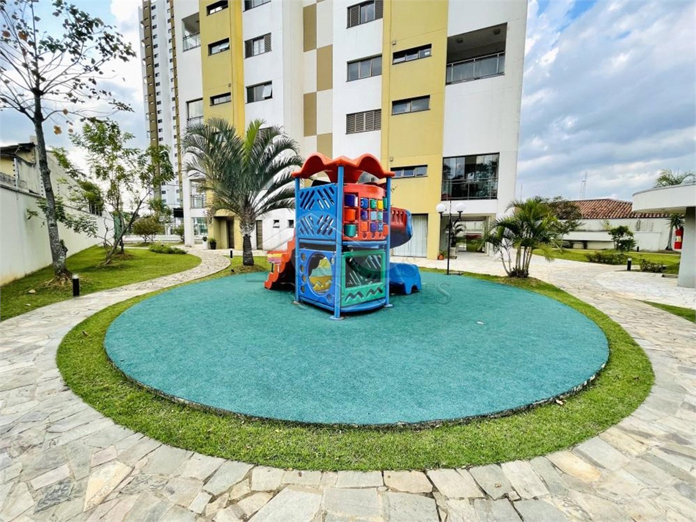 Apartamento à venda com 2 suítes no Centro, Taubaté, SP