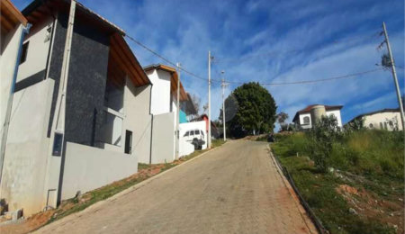 Casa à venda com 2 quartos, sendo 1 suíte,  no condomínio Águas de São Pedro, Mairiporã - SP