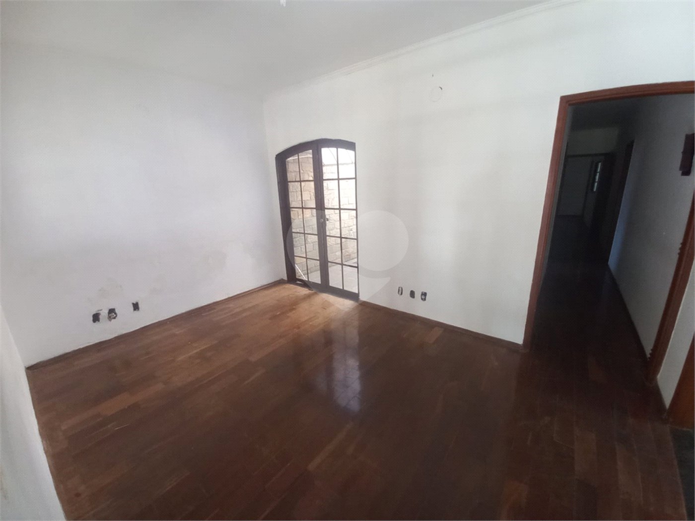 Casa térrea para venda ou locação no Parque Estancia Suíça.