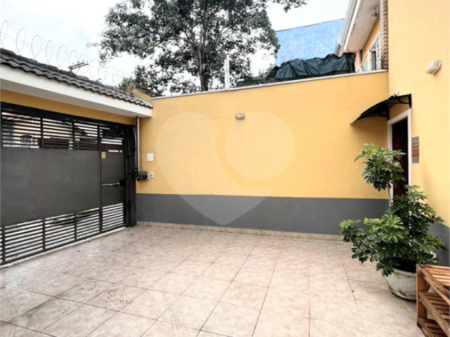 Sobrado à venda com 3 quartos, sendo 1 suíte,  em Campo Grande, São Paulo, SP