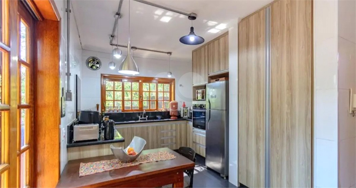 Casa à venda com 4 quartos, sendo 2 suítes,  em Granja Viana, Cotia, SP