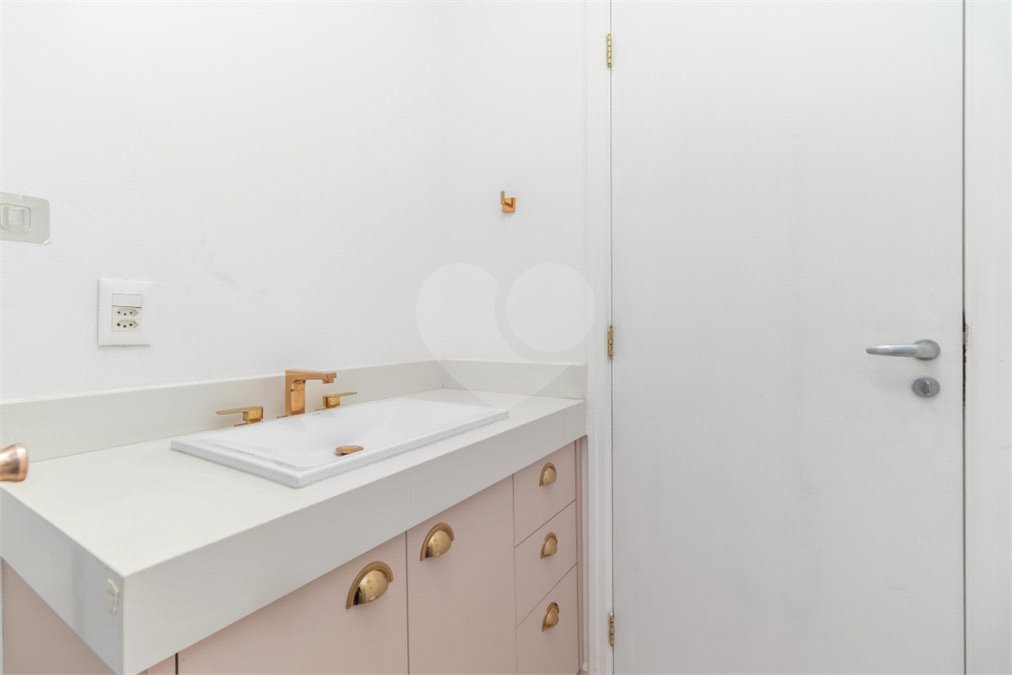 Casa à venda com 4 quartos, sendo 3 suítes, no condomínio Village Place, São Paulo - SP