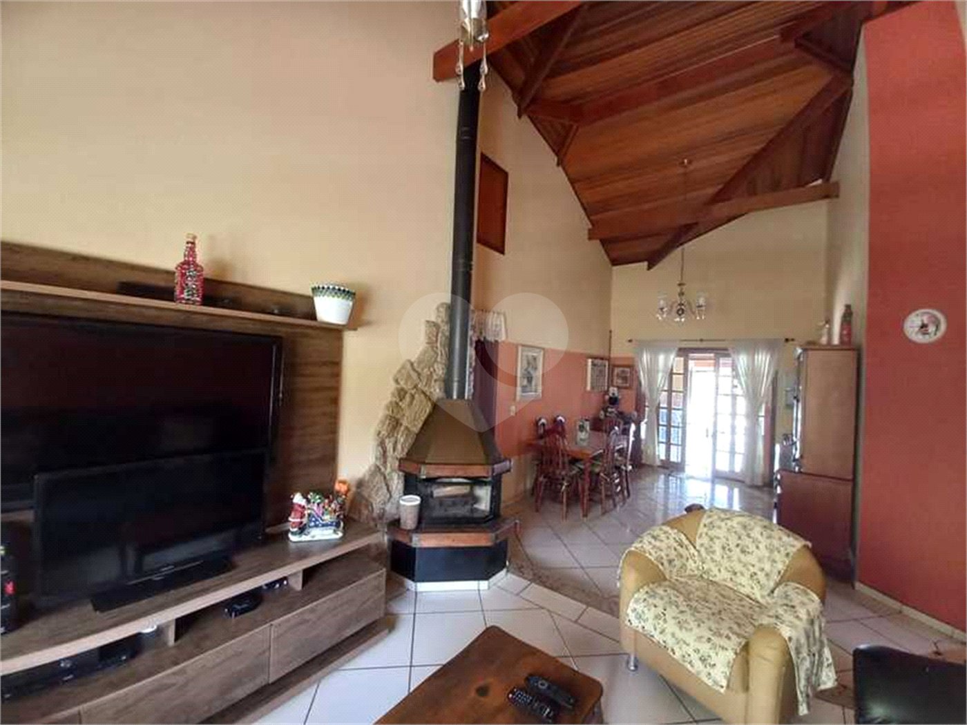 Casa à venda com 3 quartos, sendo 1 suíte, no condomínio Outeiro das Flores 2, Itupeva - SP