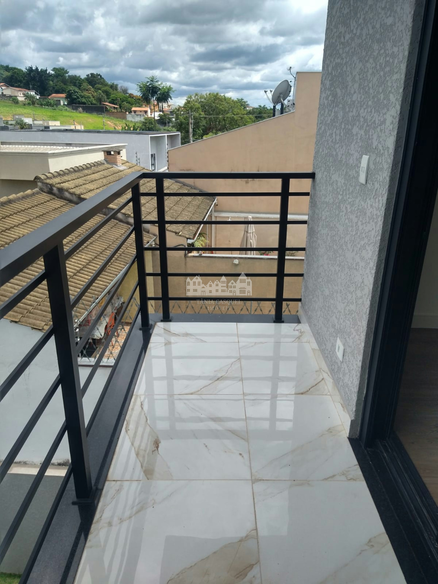 Sobrado à venda ou para alugar com 3 suítes em Jardim do Lago, Atibaia, SP