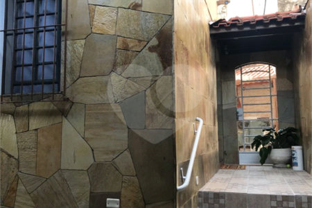 Sobrado à venda com 3 quartos, sendo 1 suíte, em Vila do Castelo, São Paulo, SP