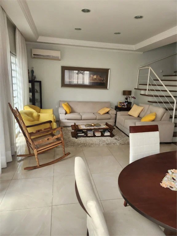 Casa à venda com 4 quartos, sendo 2 suítes, em Vila Romana, São Paulo, SP