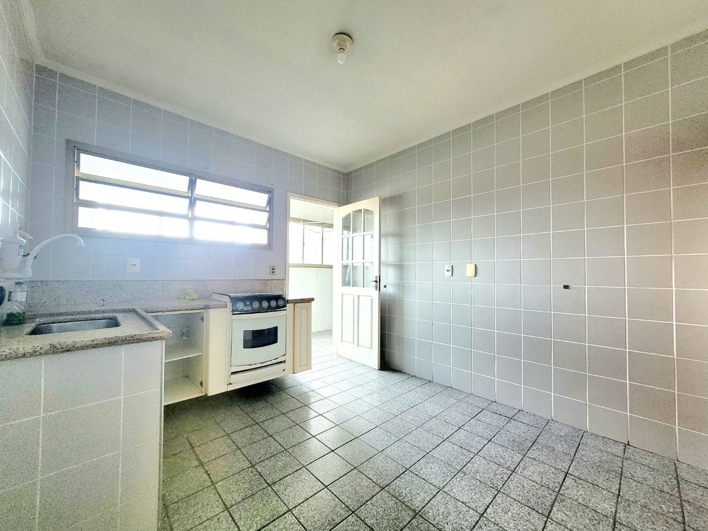 Apartamento com 2 dormitórios, 1 suíte, dependência de empregada à venda, 107 m² por R$ 640.000 - Marapé - Santos/SP