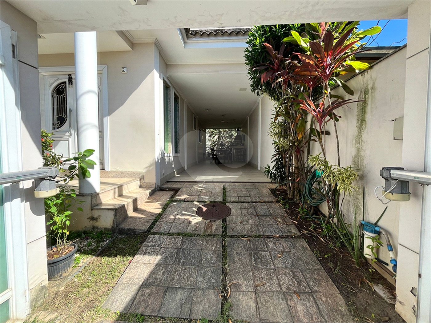 Casa à venda com 3 quartos, sendo 2 suítes, no condomínio Laura Serra, Rio de Janeiro - RJ