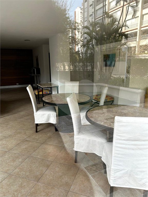 Apartamento à venda com 3 quartos, sendo 1 suíte,  em Vila Andrade, São Paulo, SP