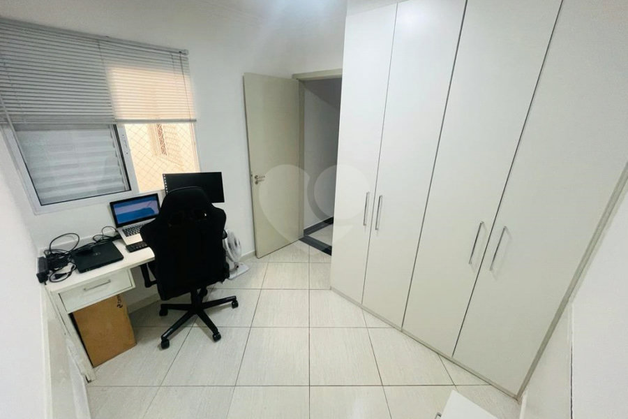 Casa à venda com 3 quartos, sendo 1 suíte,  no condomínio Rafaela I, São Paulo - SP
