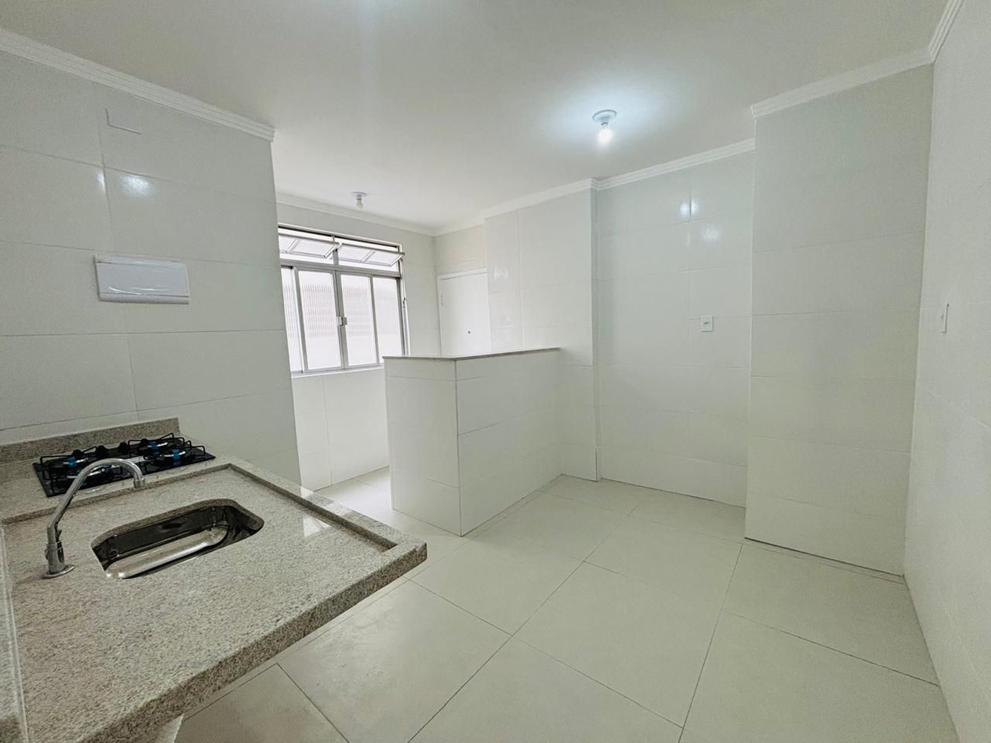 Apartamento com 2 dormitórios à venda, 85 m² por R$ 680.000,00 - Pompéia - Santos/SP