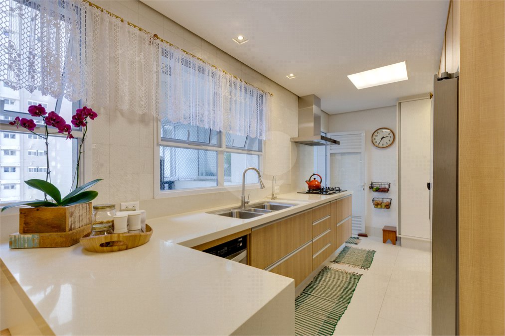 Apartamento à venda com 4 quartos, sendo 2 suítes, em Campo Belo, São Paulo, SP