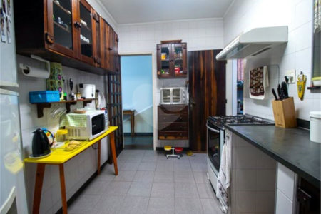 Sobrado à venda com 3 quartos, sendo 1 suíte, em Alto da Boa Vista, São Paulo, SP