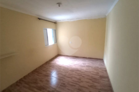 Sobrado à venda com 3 quartos em Sítio Pinheirinho, São Paulo, SP