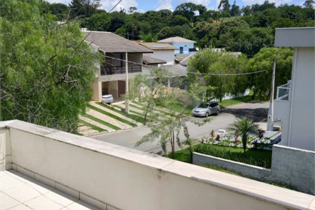 Casa à venda com 3 quartos, sendo 1 suíte, no condomínio Picollo Villaggio, Louveira - SP