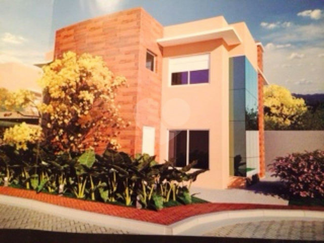 Casa à venda com 4 quartos, sendo 2 suítes,  no condomínio Residencial Floresta, São Paulo - SP