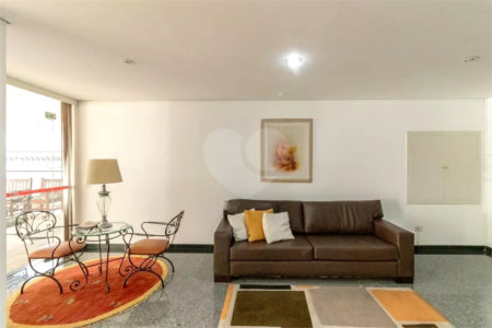 Apartamento à venda com 3 quartos, sendo 1 suíte,  em Moema, São Paulo, SP