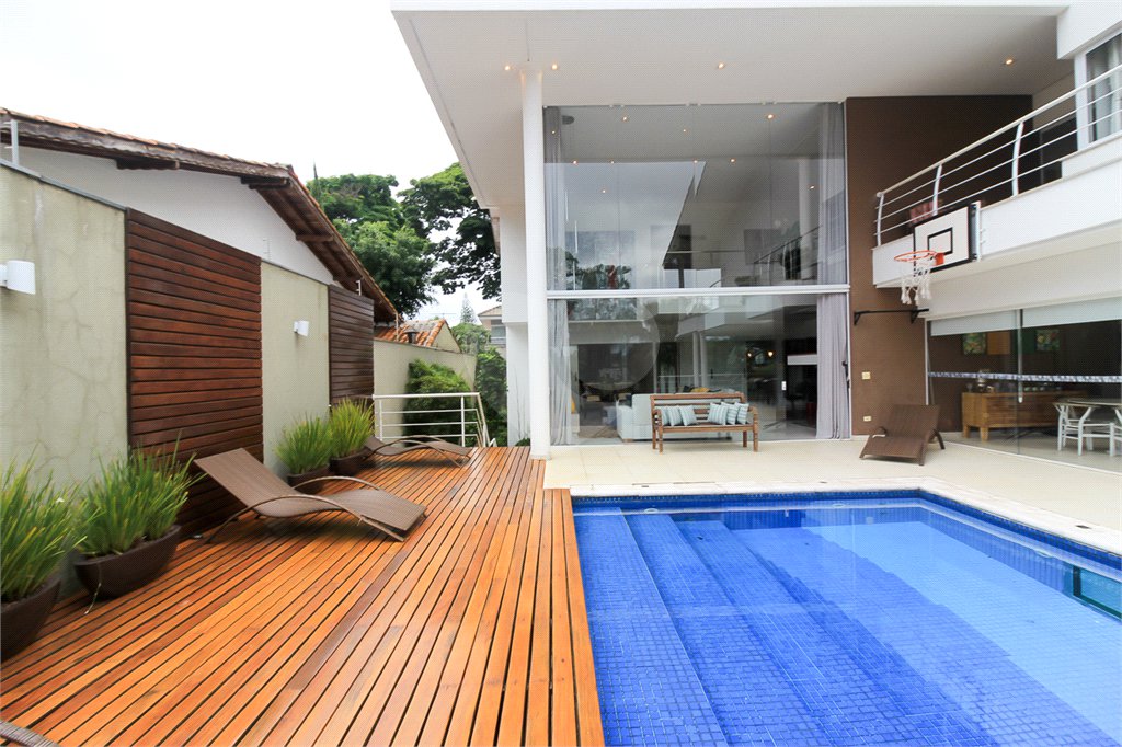 Sobrado à venda com 4 suítes em Tremembé, São Paulo, SP