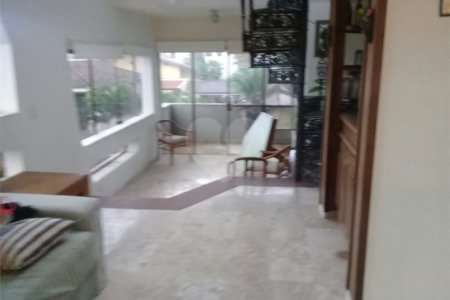Triplex à venda ou para alugar com 4 suítes em Enseada, Guarujá, SP