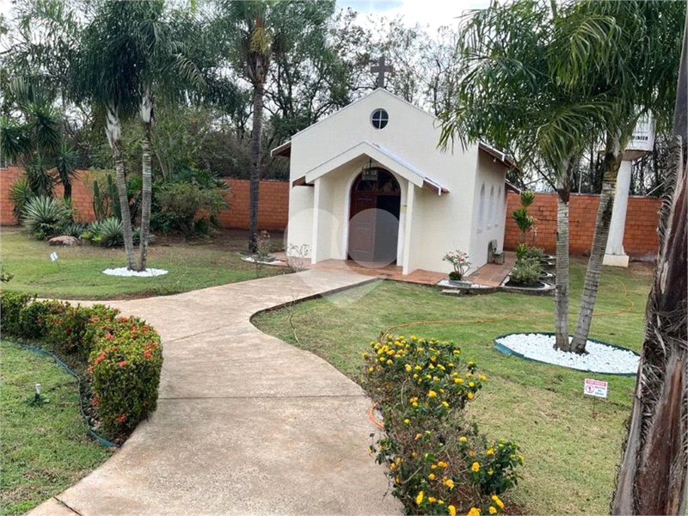Casa à venda com 3 quartos, sendo 1 suíte, no condomínio Village Moutonnée, Salto - SP
