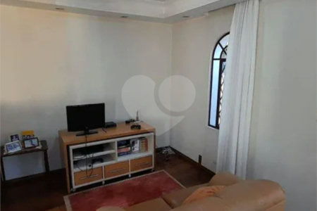 Sobrado à venda com 4 quartos, sendo 1 suíte, em Jardim Pinheiros, São Paulo, SP