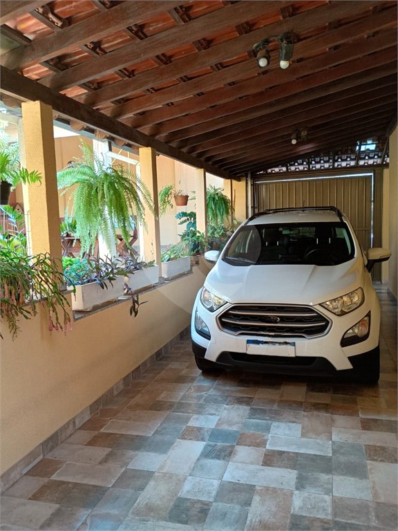 Sobrado com 3 quartos à venda com área gourmet completa e 5 vagas de garagem – Santa Marta - São Carlos/SP
