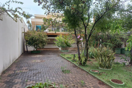Excelente sobrado a venda no Condomínio Parque Sabará.