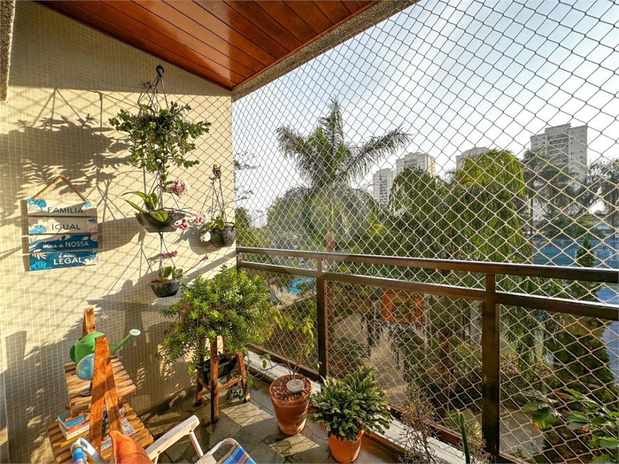 Apartamento à venda com 3 quartos, sendo 1 suíte, em Vila Sofia, São Paulo, SP