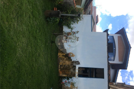 Casa à venda com 4 quartos, sendo 1 suíte, no Centro, Piracaia, SP