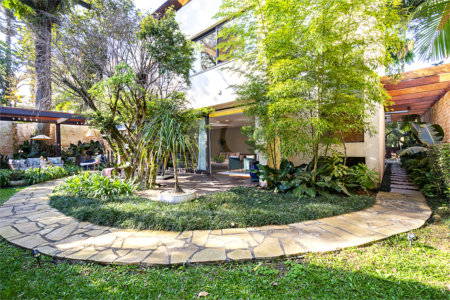 Casa à venda com 4 suítes no condomínio Vila Flora, São Paulo - SP