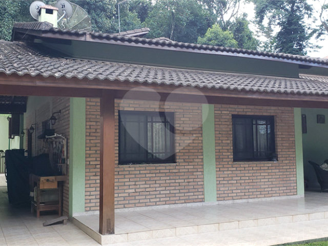 Casa à venda com 3 quartos, sendo 1 suíte,  no condomínio Alpes da Cantareira, Mairiporã - SP