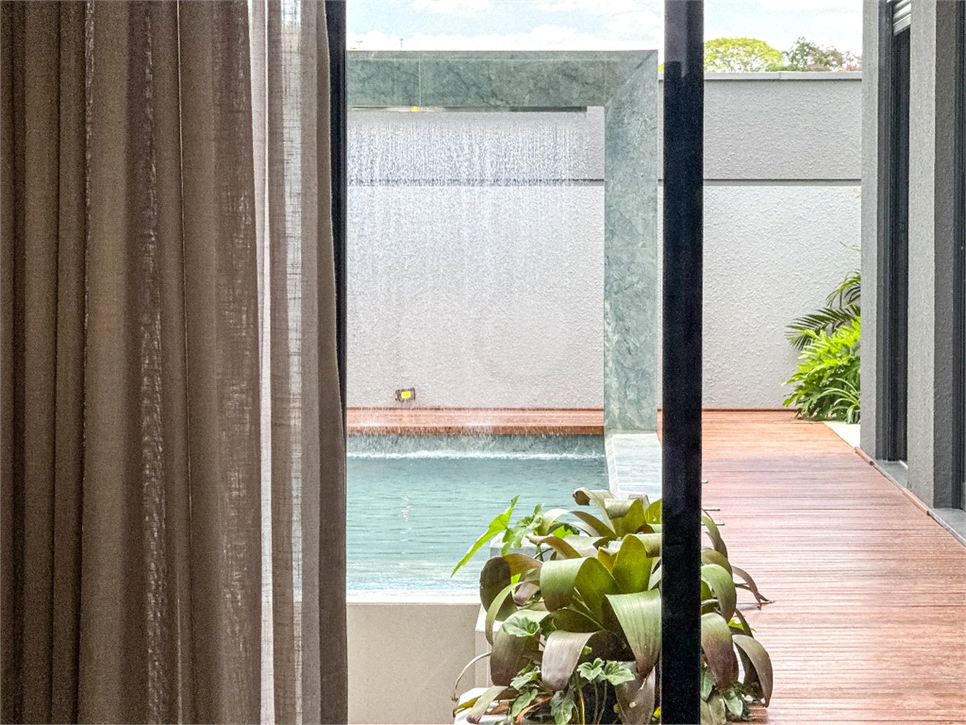 Casa à venda com 3 suítes no condomínio Villa dos Pinheiros, Indaiatuba - SP