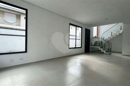 Casa à venda com 3 suítes no condomínio Village Itaguaçu, Atibaia - SP