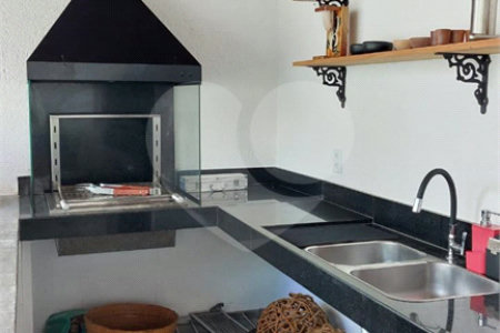 Casa à venda com 2 quartos, sendo 1 suíte, no Centro, Santa Cruz Cabrália, BA