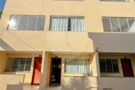 Casa à venda com 4 quartos, sendo 1 suíte, no condomínio Imperial Santa Cruz, Rio de Janeiro - RJ