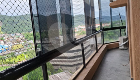 Apartamento à venda com 3 quartos, sendo 1 suíte,  em Enseada, Guarujá, SP
