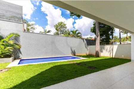 Casa à venda com 4 suítes no condomínio Hípica Garden, São Paulo - SP