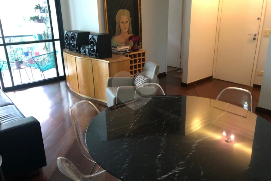 Apartamento à venda com 3 quartos, sendo 2 suítes, em Jardim América, São Paulo, SP