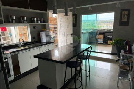 Casa à venda com 3 suítes em Taboão, São Roque, SP