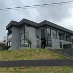 Casa à venda com 5 suítes no condomínio Residencial Santa Maria, Jandira - SP