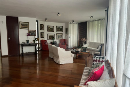 Casa à venda com 4 quartos, sendo 3 suítes, no condomínio Vitoria Regia, São Paulo - SP