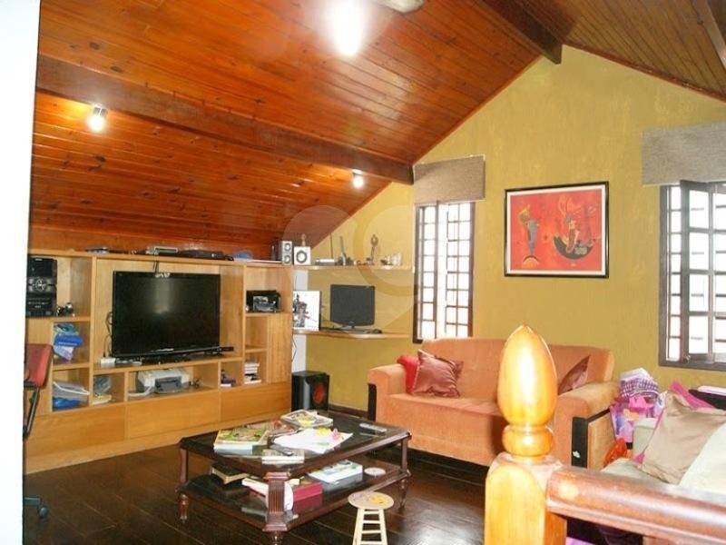 Sobrado à venda com 6 quartos, sendo 5 suítes, em Jardim Catanduva, São Paulo, SP