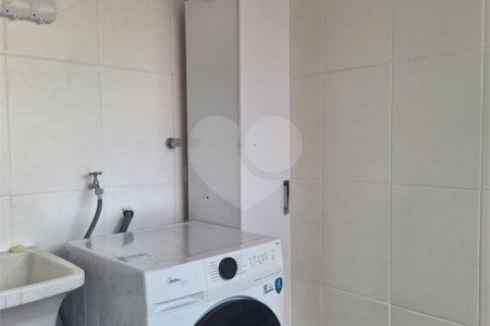 Casa à venda com 3 quartos, sendo 1 suíte, no condomínio Smallville, São Paulo - SP