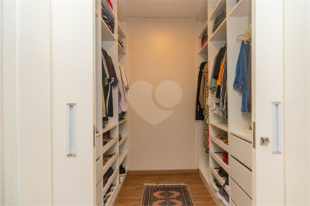Apartamento à venda com 3 quartos, sendo 1 suíte, em Moema, São Paulo, SP